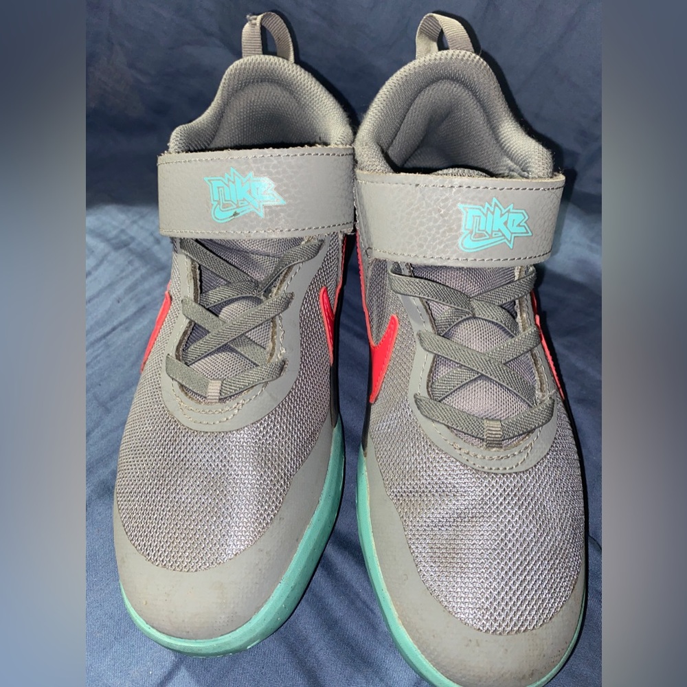 Nike Team Hustle D10 FlyEase. Good condition. Size 3